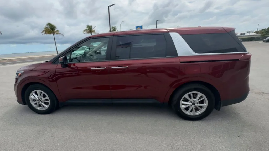 Used 2024 Red Kia LX image 5
