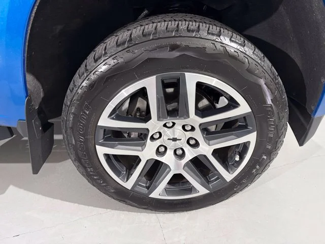 Used 2024 Blue Chevrolet Z71 image 12