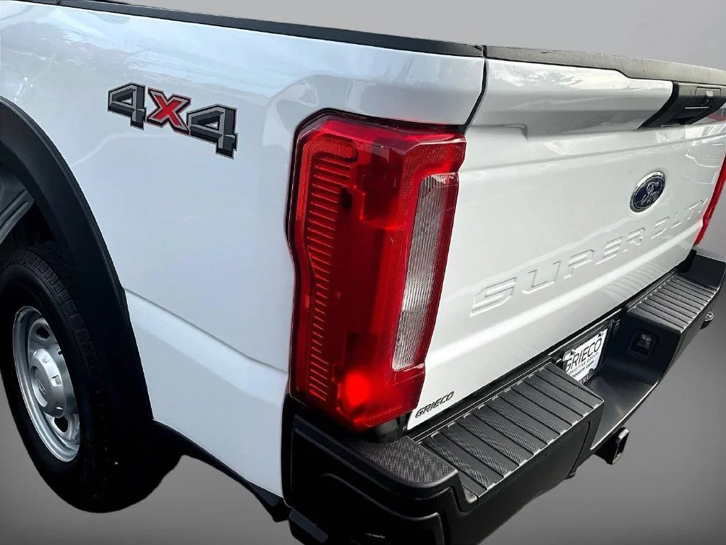 Used 2025 Oxford White Ford XL image 22