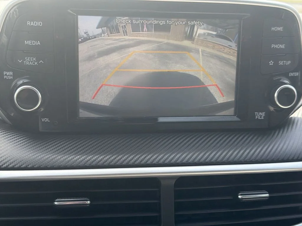 Used 2020 Silver Hyundai SE image 15