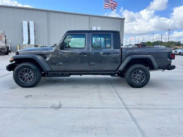 New 2026 Granite Crystal Metallic Clearcoat Jeep Sport image 4