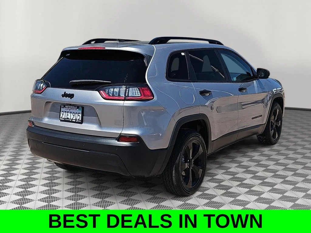 Used 2021 Silver Jeep Latitude Plus image 3