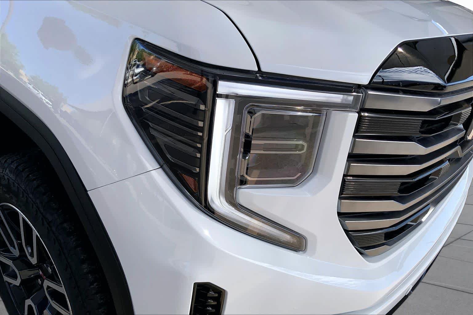 Used 2026 Summit White GMC AT4 image 28