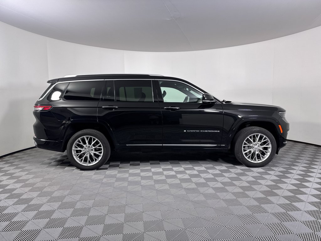 Used 2023 Diamond Black Crystal Pearlcoat Jeep Summit image 16