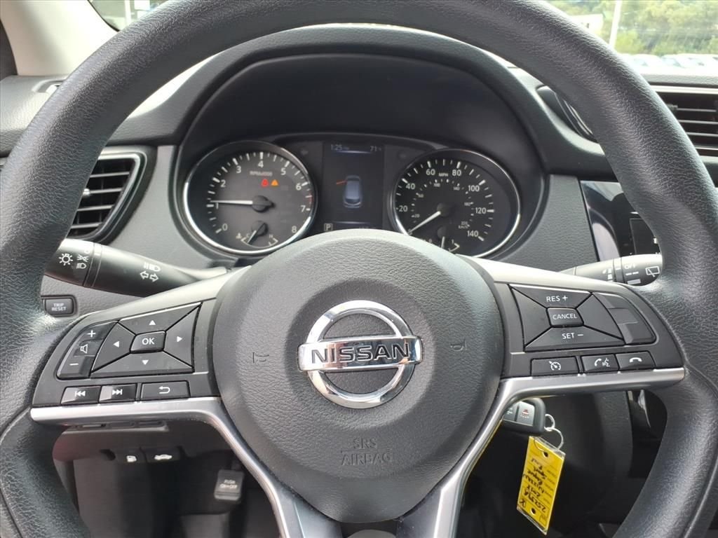 Used 2018 Ruby Nissan S image 19
