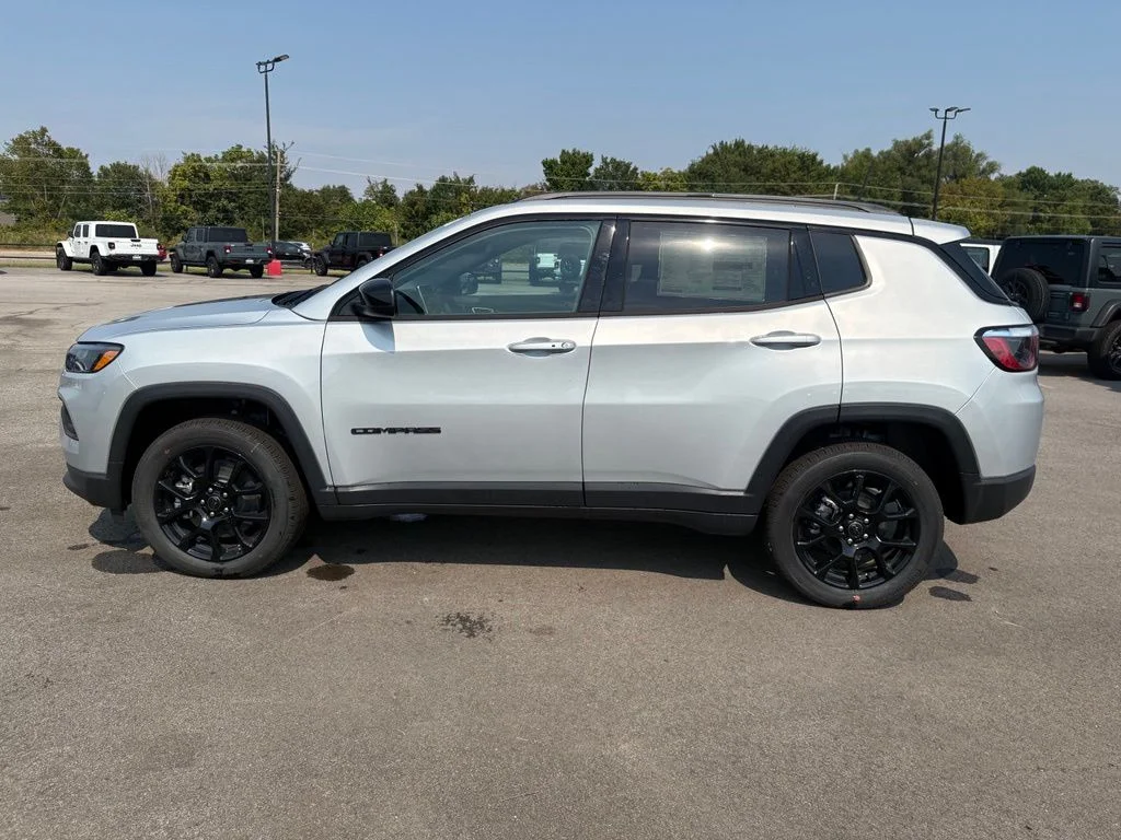 New 2026 Silver Zynith Metallic Clear-Coat Exterior Paint Jeep Latitude image 4