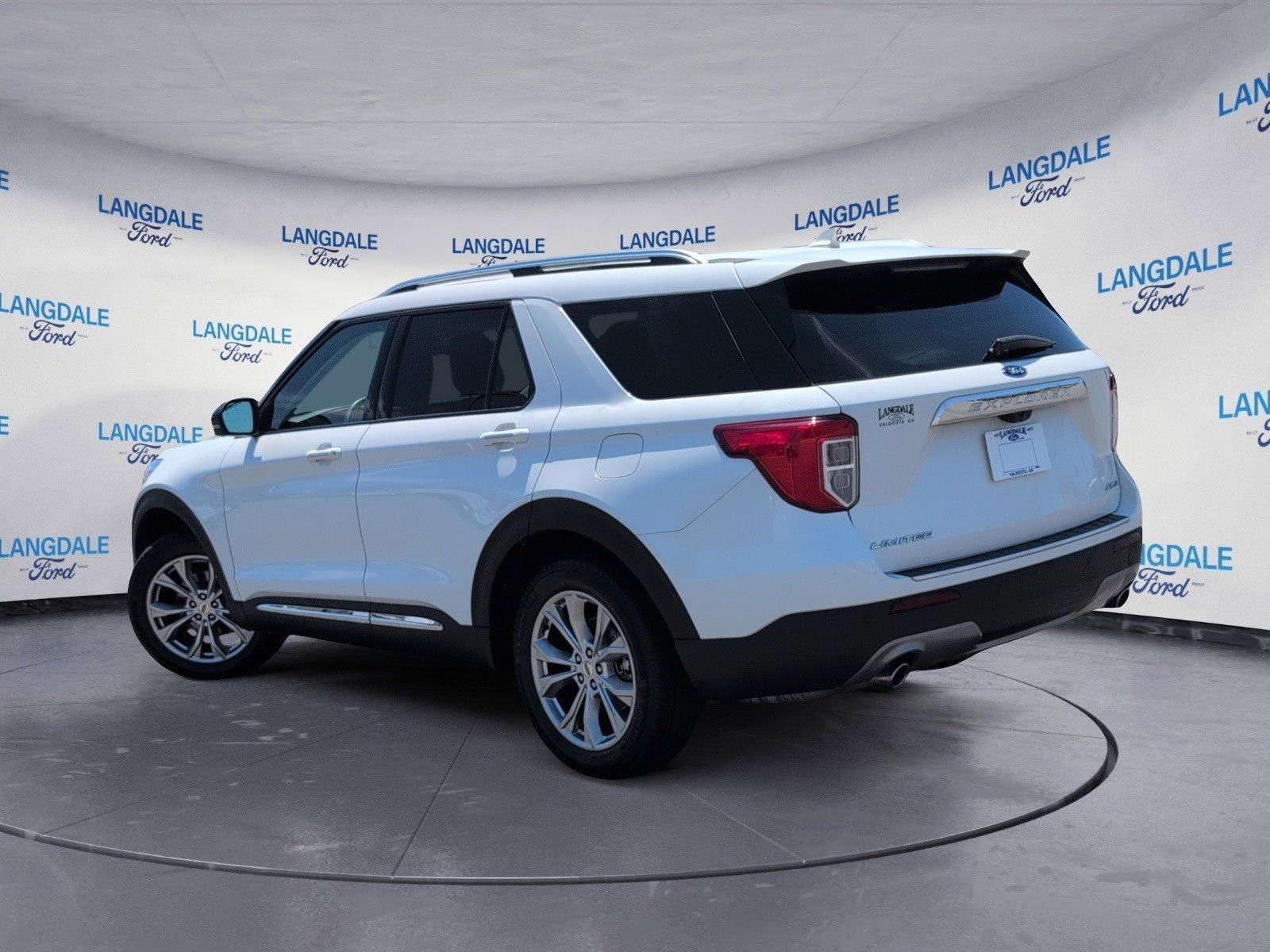 Used 2021 White Metallic Ford Limited image 9