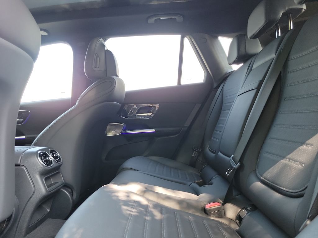 New 2027 MANUFAKTUR Moonlight White Metallic Mercedes-Benz GLC 300 image 10