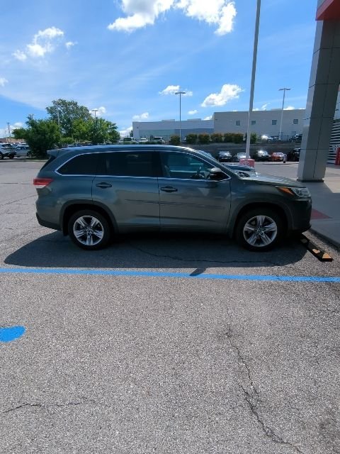 Used 2019 Green Toyota Limited image 9
