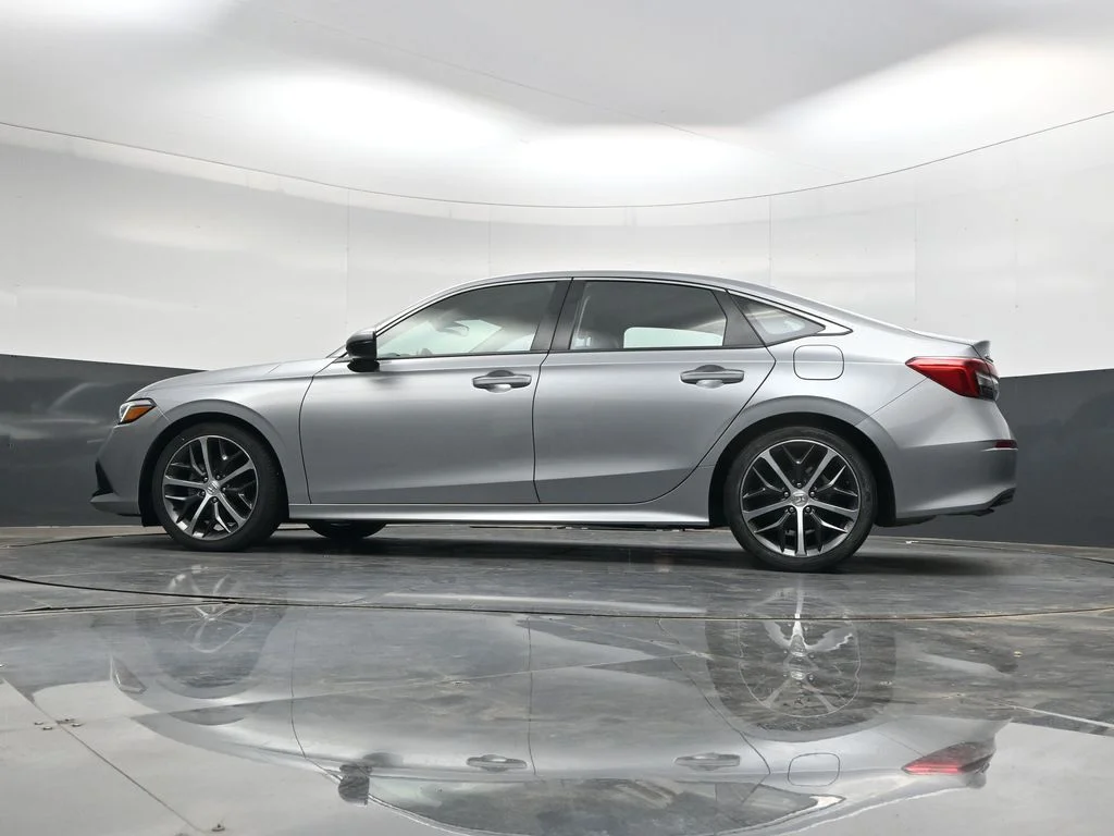 Certified Used 2024 Lunar Silver Metallic Honda Touring image 32