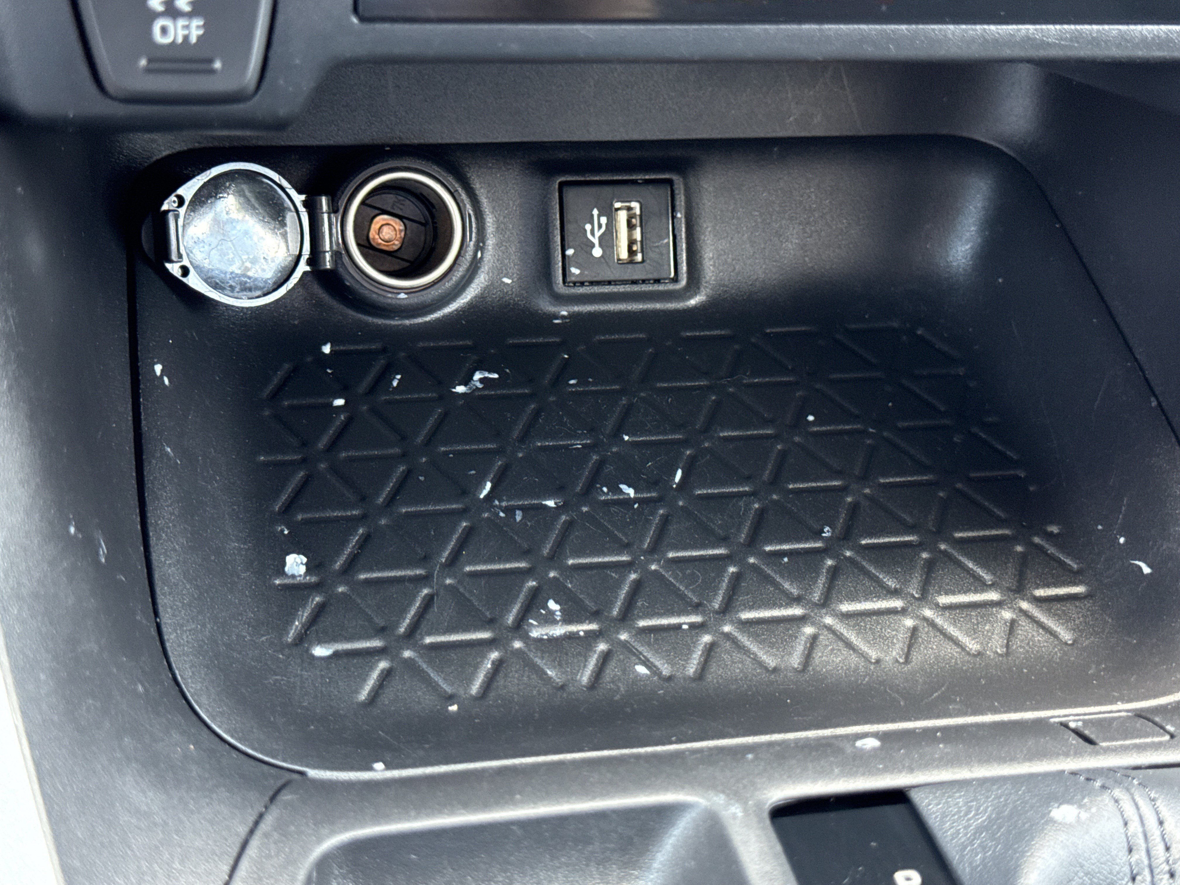 2023 Toyota RAV4 XLE - Photo 27