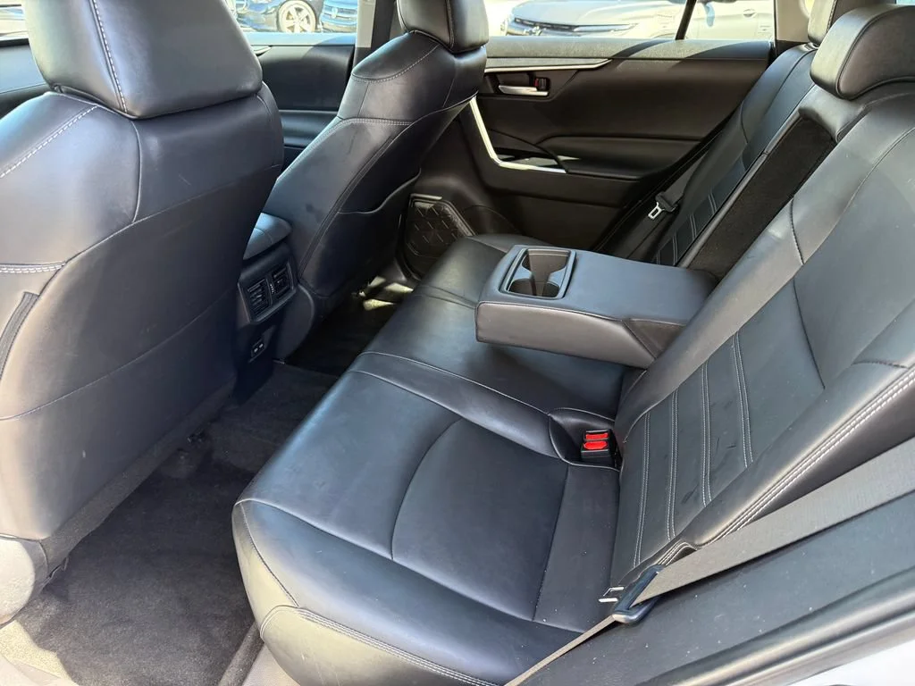 Used 2023  Toyota XLE Premium image 19