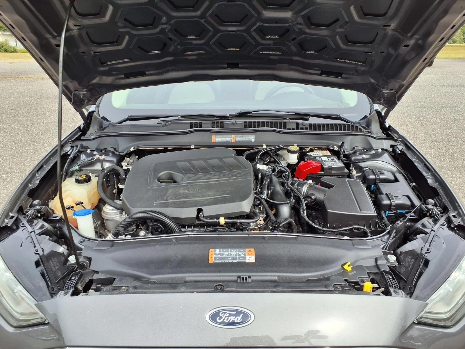Used 2020 Magnetic Metallic Ford SE image 30
