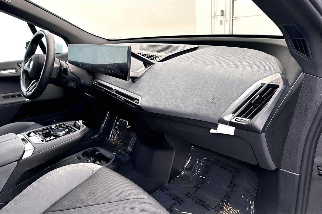 Used 2026 Mineral White Metallic BMW xDrive45 image 21