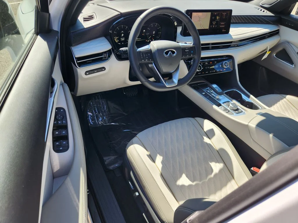 New 2027 2T RAD WHT INFINITI Autograph AWD image 16