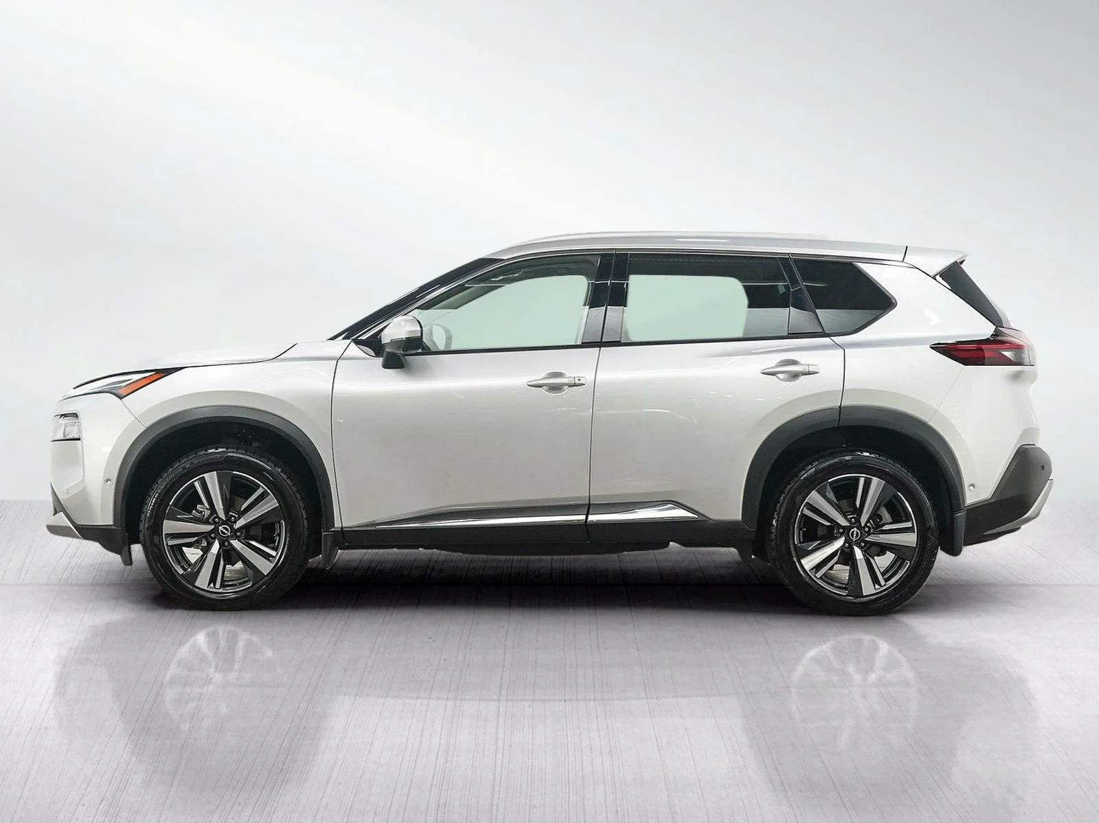 Used 2022 Nissan Rogue Platinum with VIN JN8BT3DD6NW277310 for sale in Burnsville, Minnesota