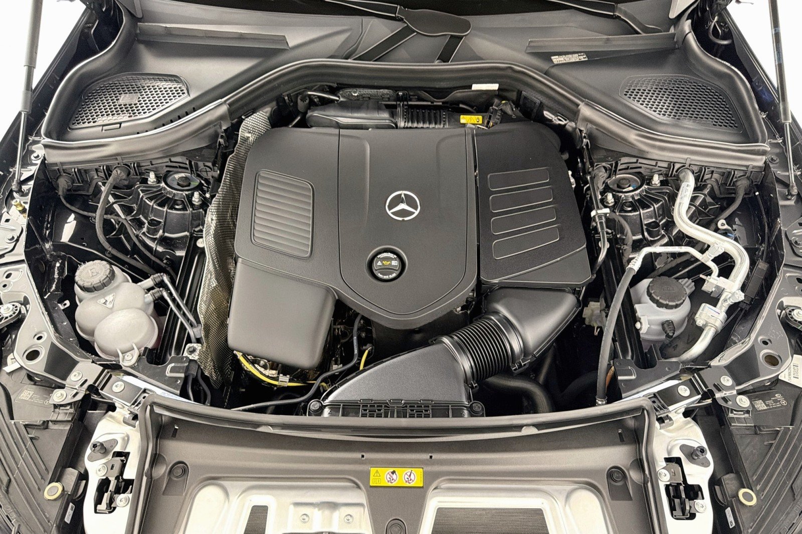 New 2027 Graphite Grey Metallic Mercedes-Benz GLC 300 SUV image 10