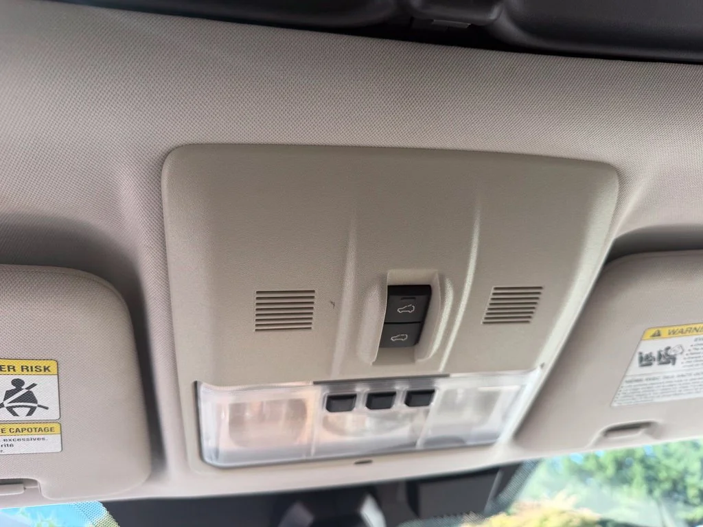 Used 2016 Blue Land Rover HSE image 17