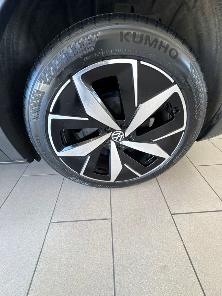 Used 2023 White Volkswagen Pro S image 19