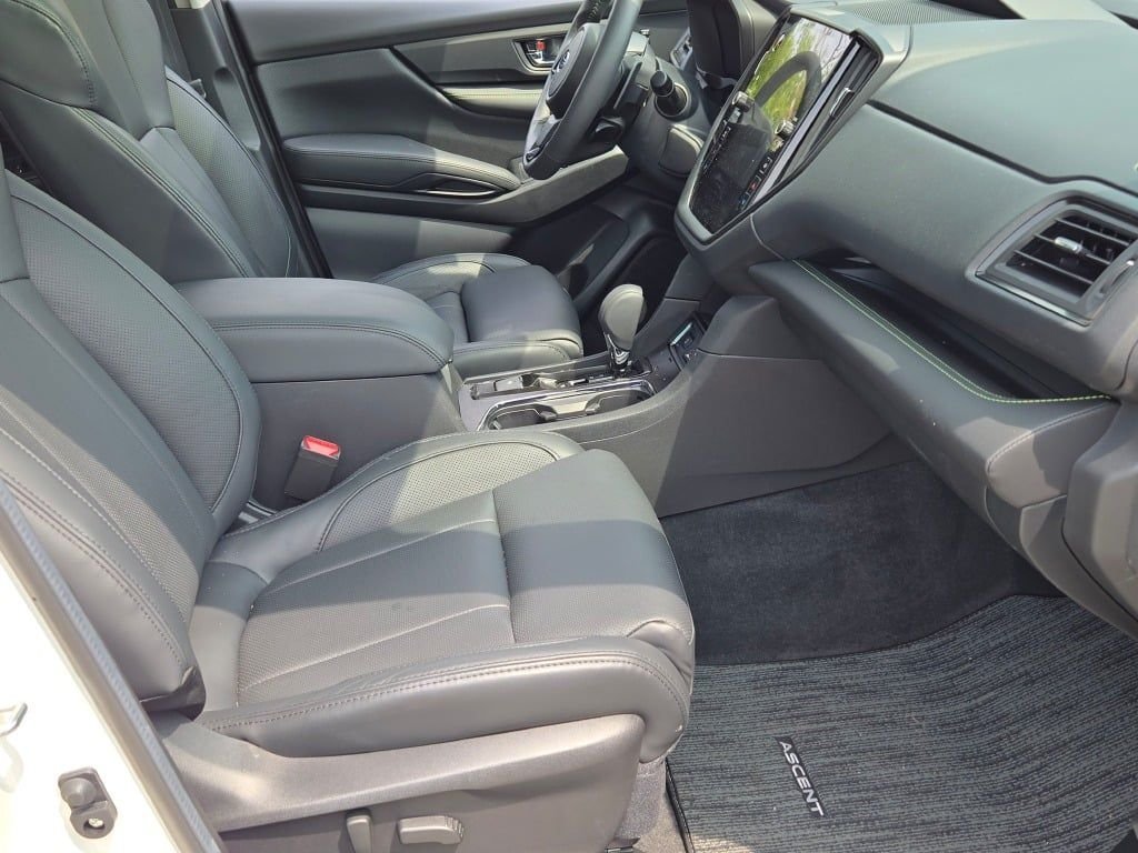 Used 2025 White Subaru Onyx Edition Touring image 6