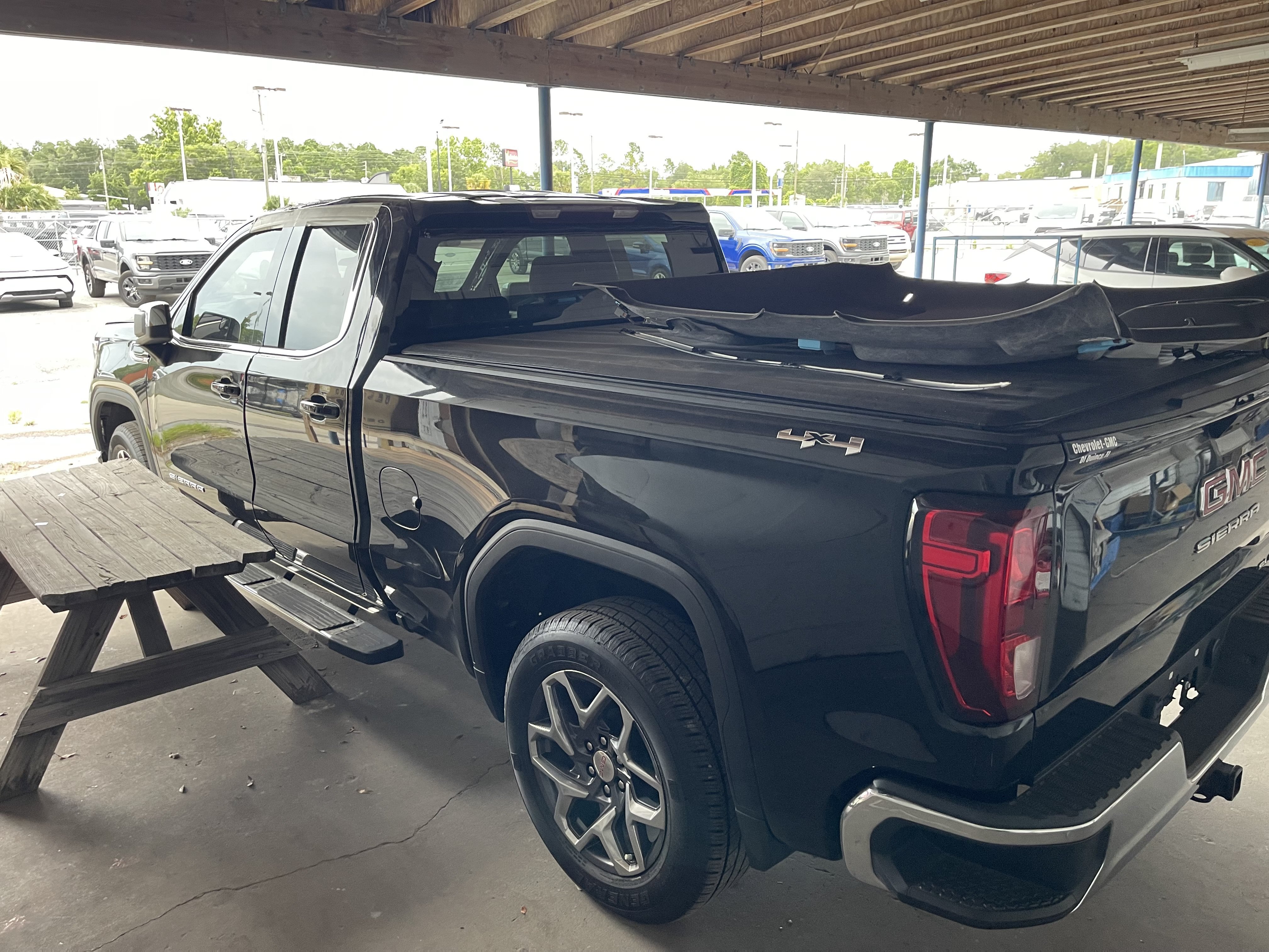 Used 2023 Onyx Black GMC SLE image 4