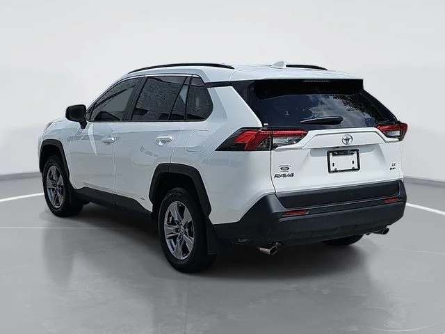 Used 2025 White Toyota LE image 5