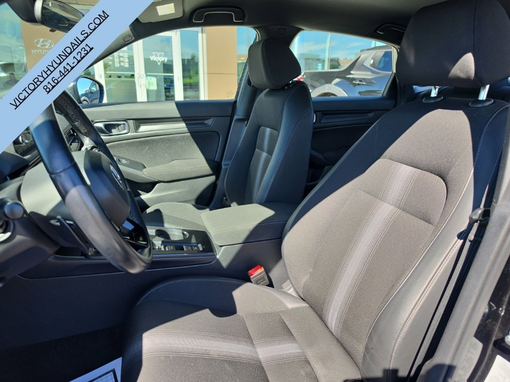 Used 2025  Honda Sport image 13