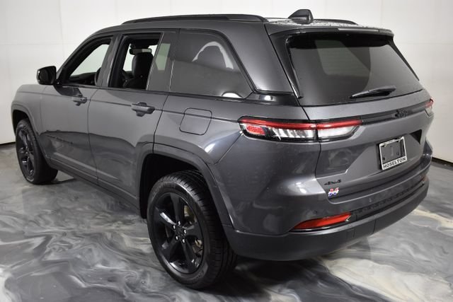 Used 2023 Gray Jeep Altitude X image 7