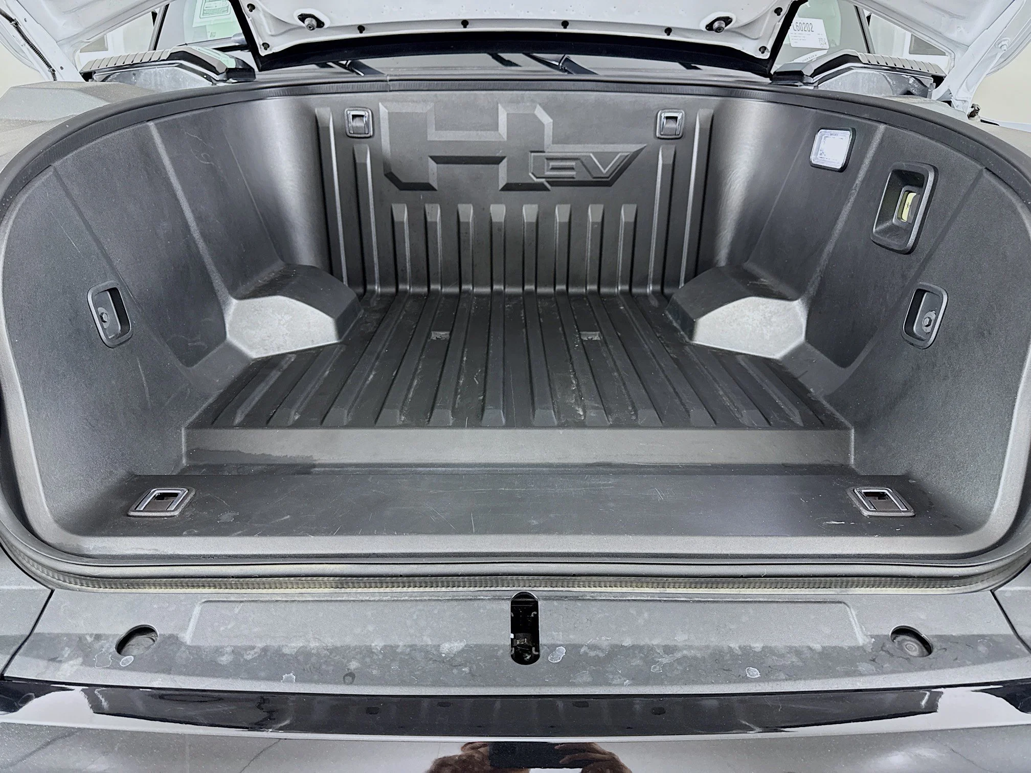 Used 2025 Interstellar White GMC 2X image 34