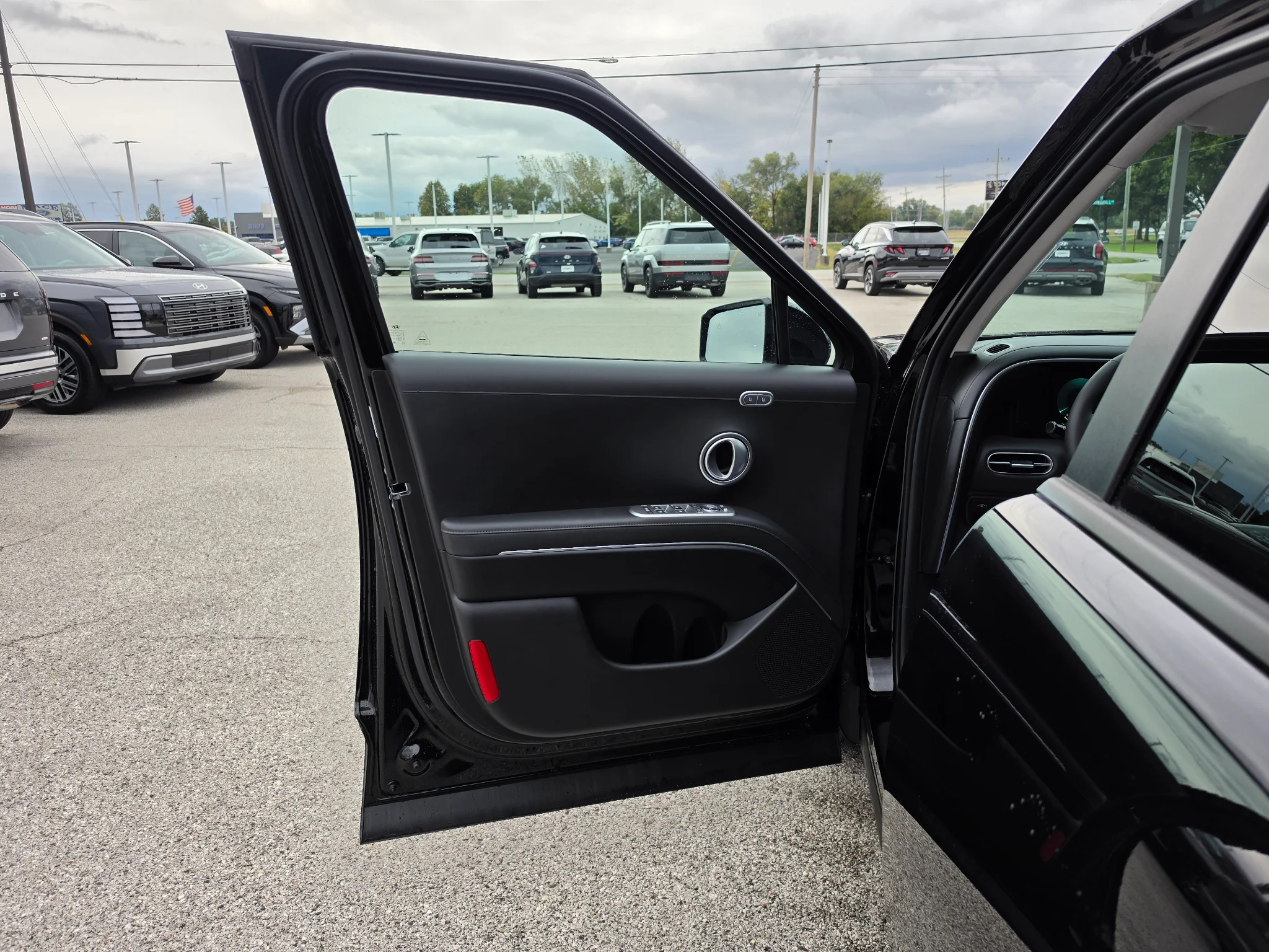 New 2027 Abyss Black Pearl Hyundai SEL Premium 7P image 18