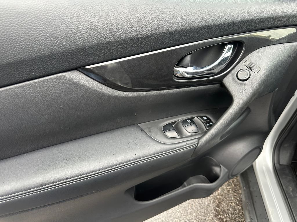Used 2020 Silver Nissan SV image 16