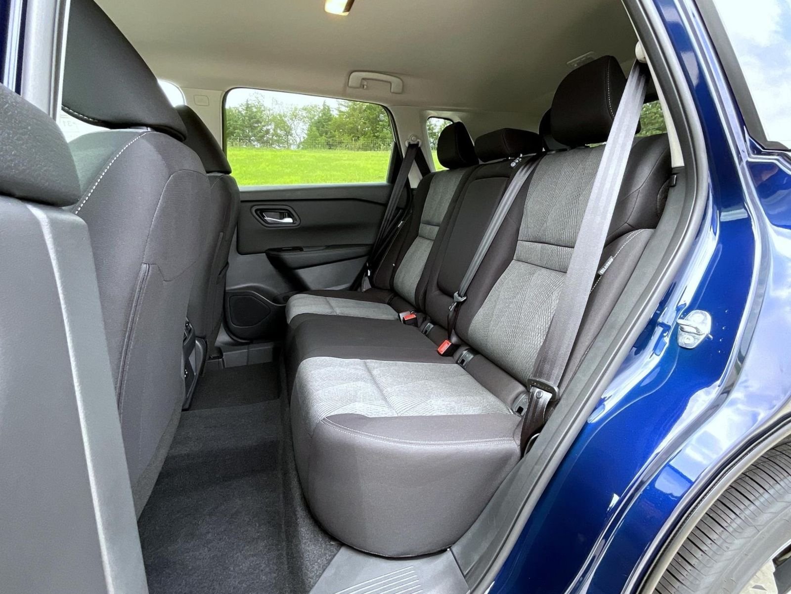 New 2026 Deep Ocean Blue Pearl Nissan SV image 20