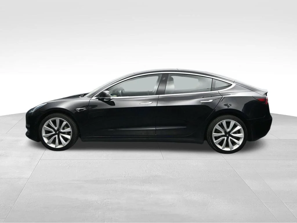 Used 2019  Tesla Standard Range Plus image 2