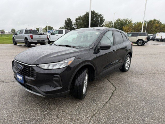 Used 2025 Black Metallic Ford Active image 3
