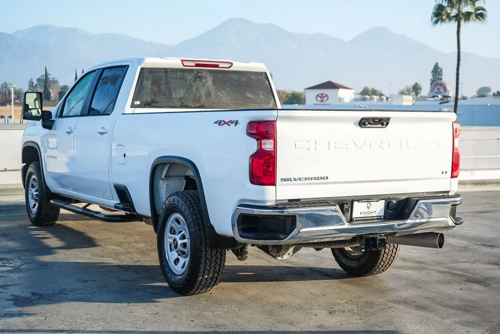 Used 2025 White Chevrolet LT image 7