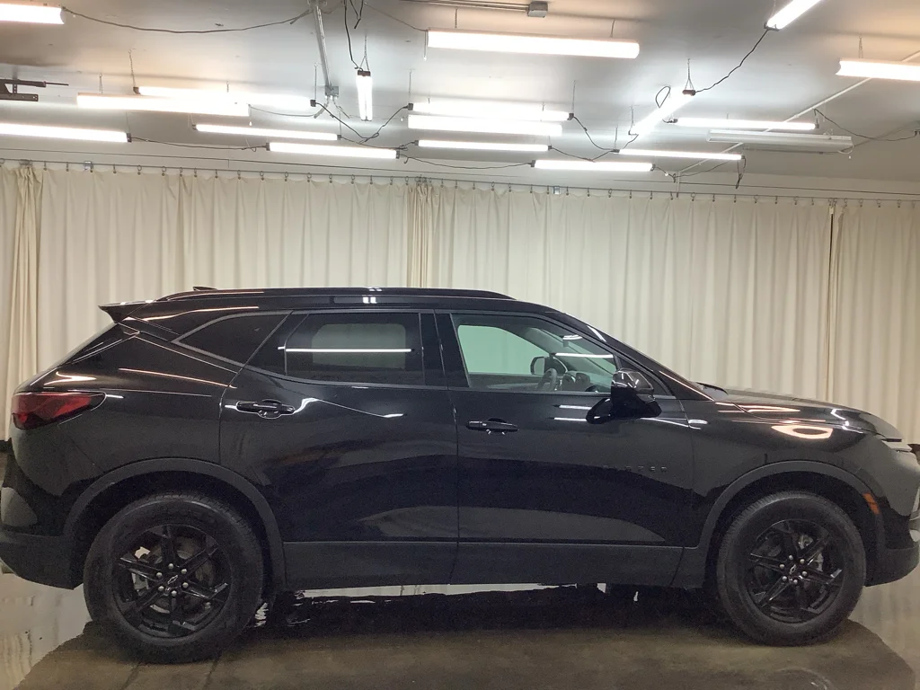 Used 2023 BLACK Chevrolet LT image 5