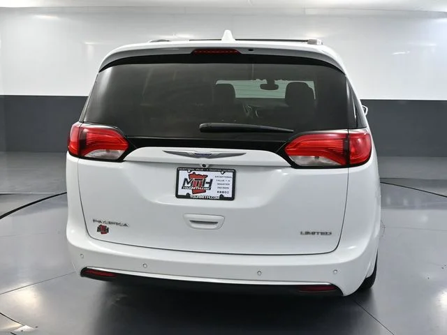 Used 2020 White Chrysler Limited image 6