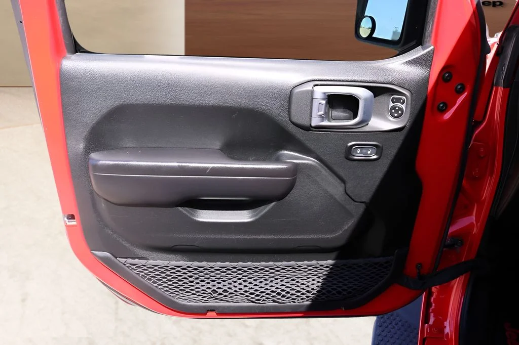 Used 2020 Red Jeep Sport S image 10