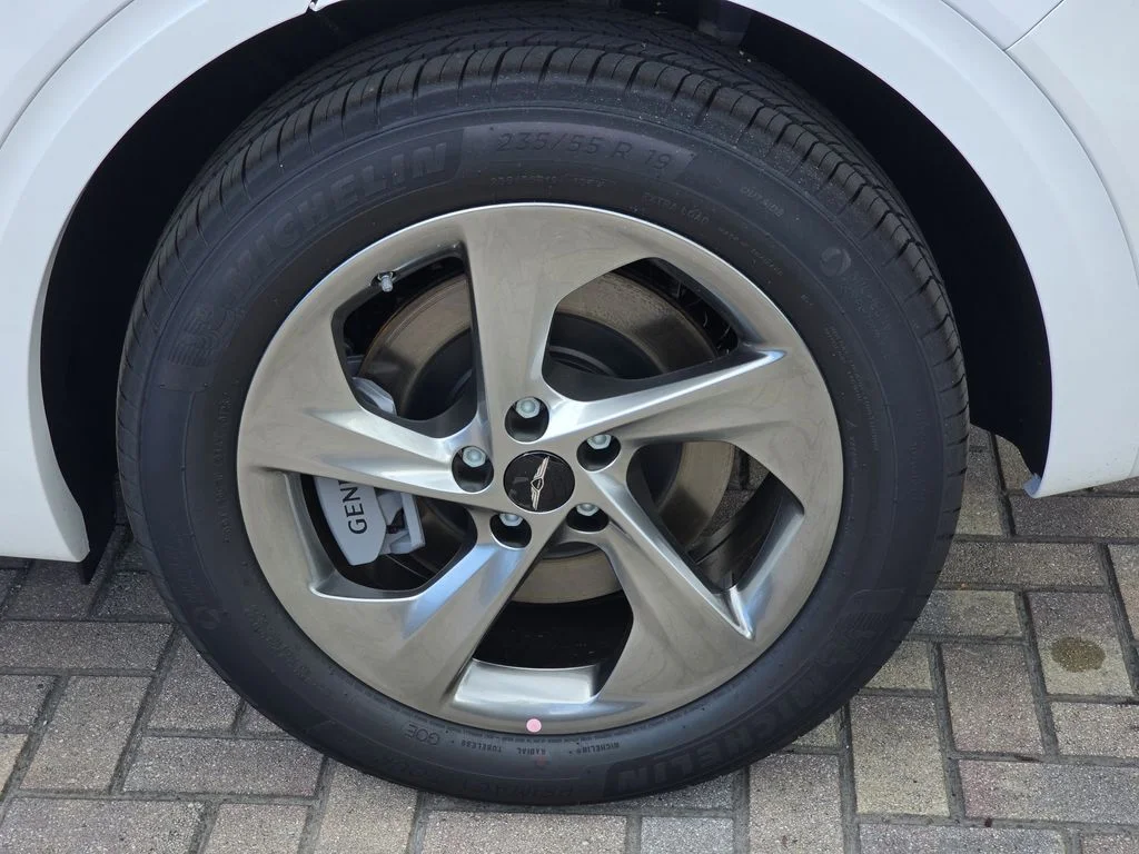 New 2026 White Genesis 2.5T image 5