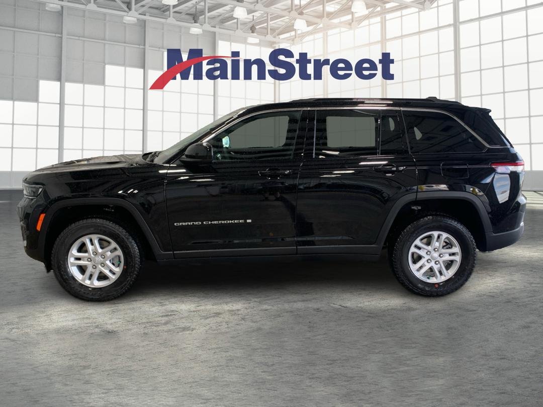 Used 2025 Jeep Grand Cherokee Laredo with VIN 1C4RJGAG5SC270707 for sale in Kansas City