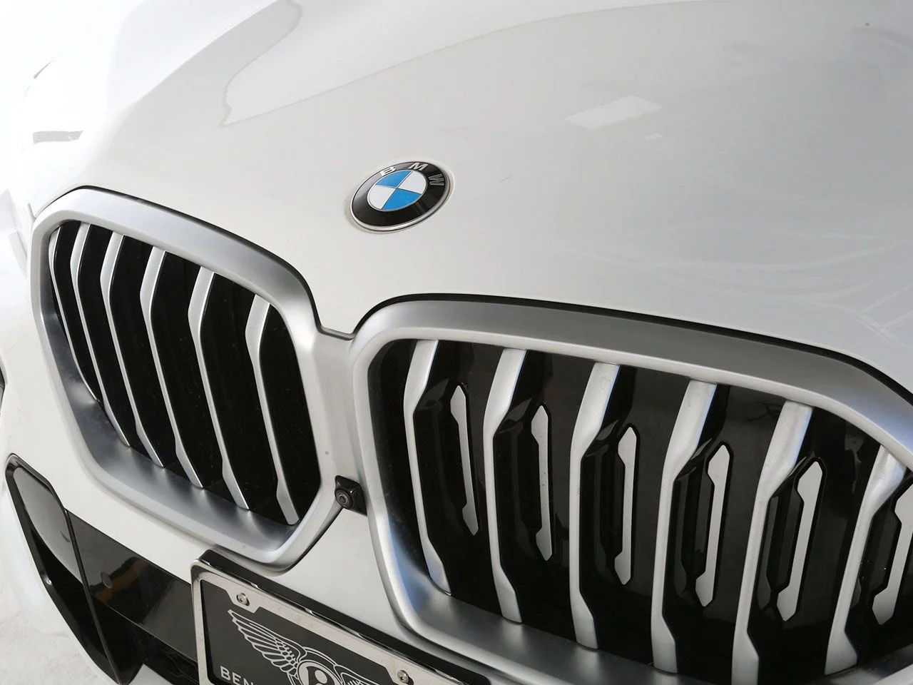 Used 2023 White BMW xDrive40i image 3