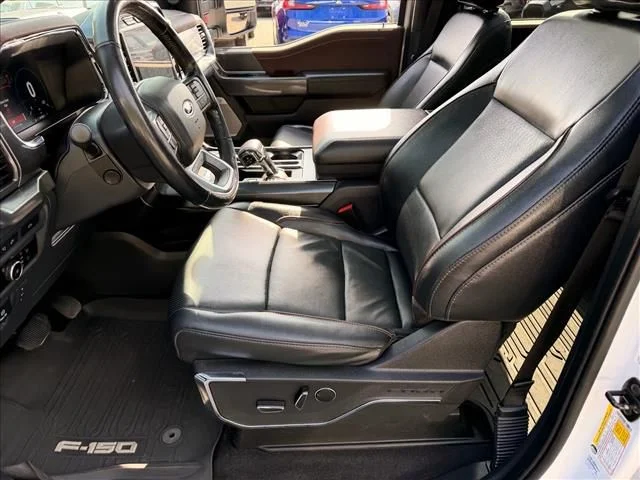 Used 2023  Ford Lariat image 11