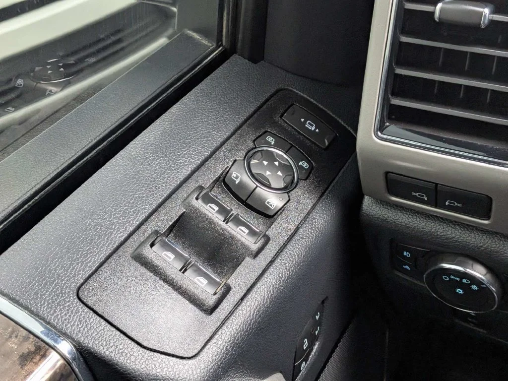 Used 2022 Oxford White Ford Lariat image 20