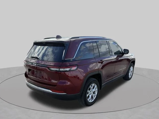 Used 2023 Red Jeep Limited image 3