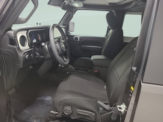 Used 2025 Granite Crystal Metallic Clearcoat Jeep Sport S image 14