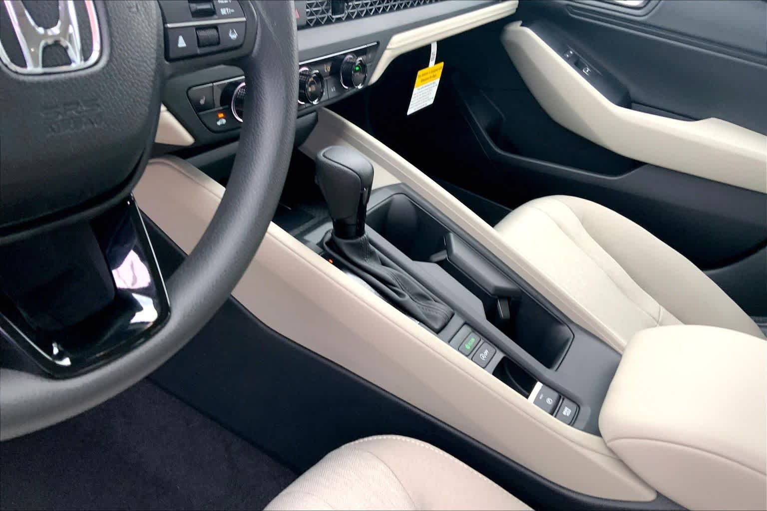 New 2026 Platinum White Pearl Honda SE image 7