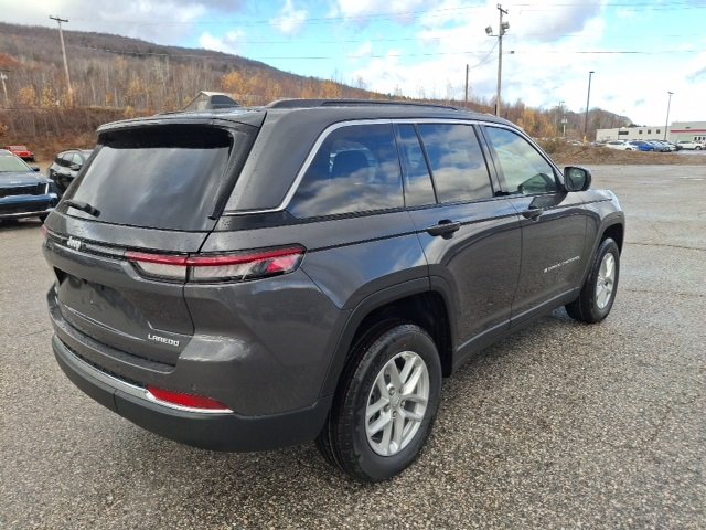 2025 Jeep Grand Cherokee Laredo X photo 3