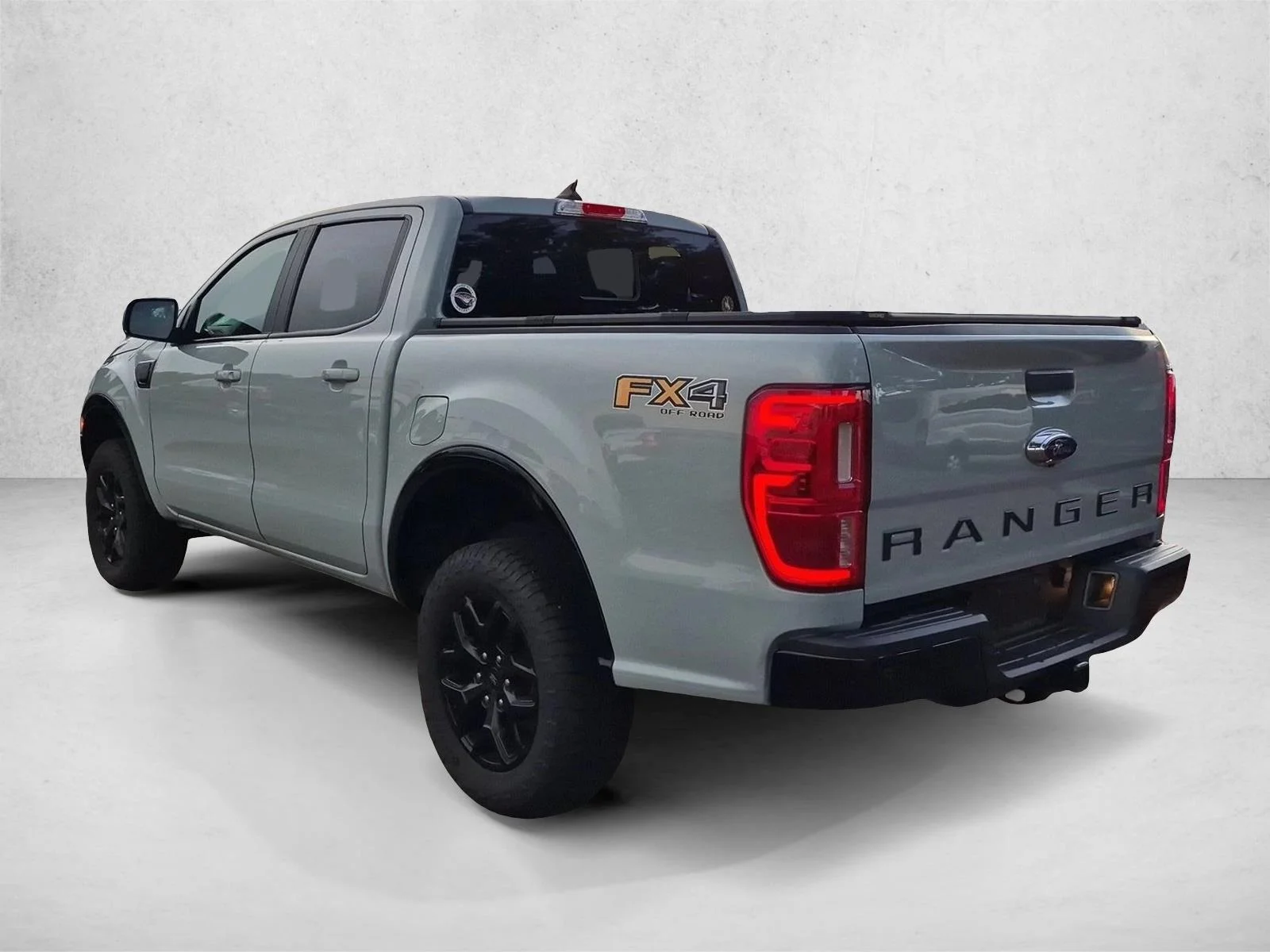 Used 2022 Cactus Gray Ford LARIAT image 7