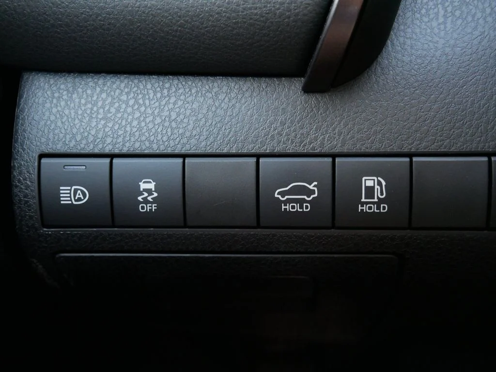 Used 2020 Silver Toyota LE image 16