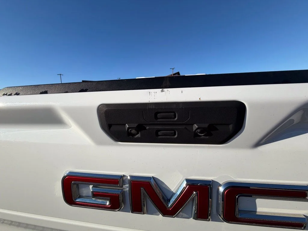 Used 2021 SUMMIT WHITE GMC Elevation image 41